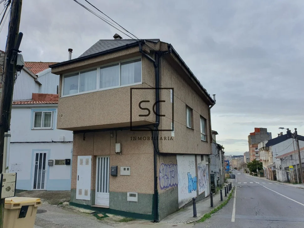 Dúplex transformado en dos viviendas en eirís, a coruña