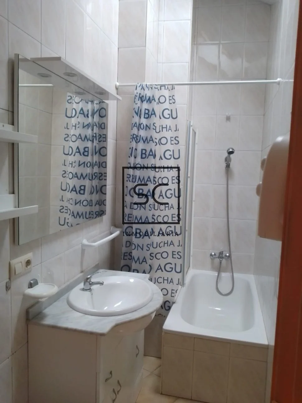 Dúplex transformado en dos viviendas en eirís, a coruña