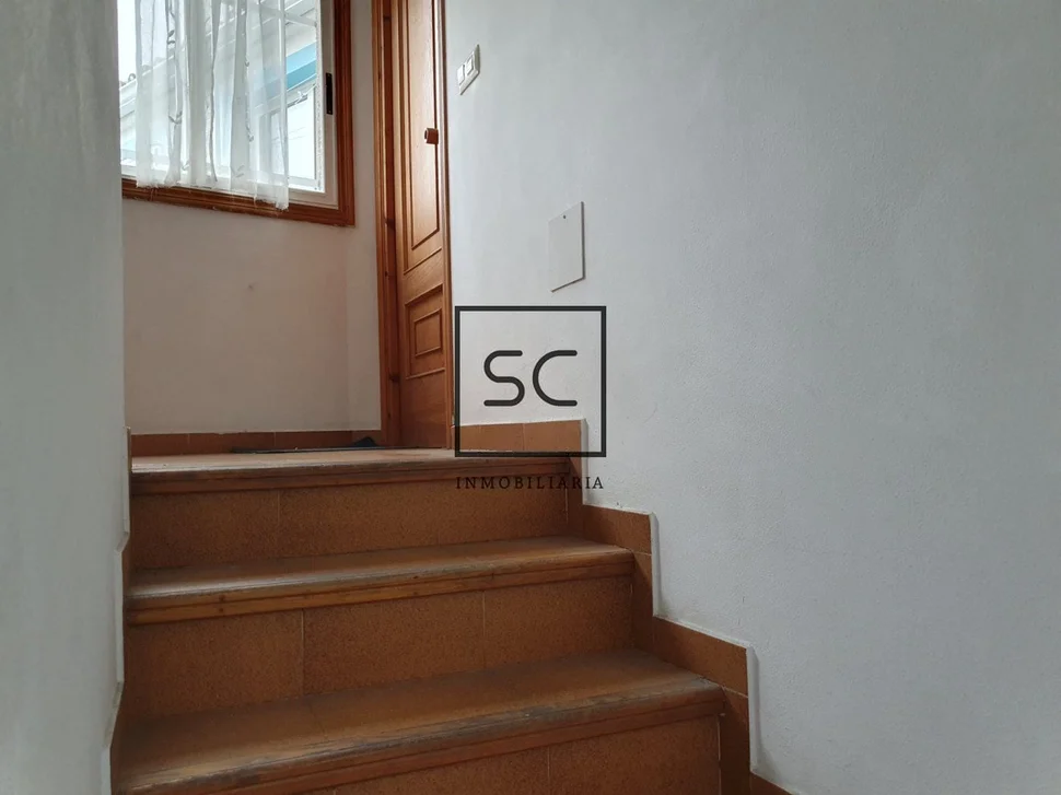 Dúplex transformado en dos viviendas en eirís, a coruña