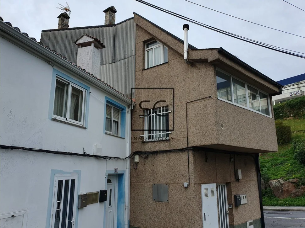 Dúplex transformado en dos viviendas en eirís, a coruña