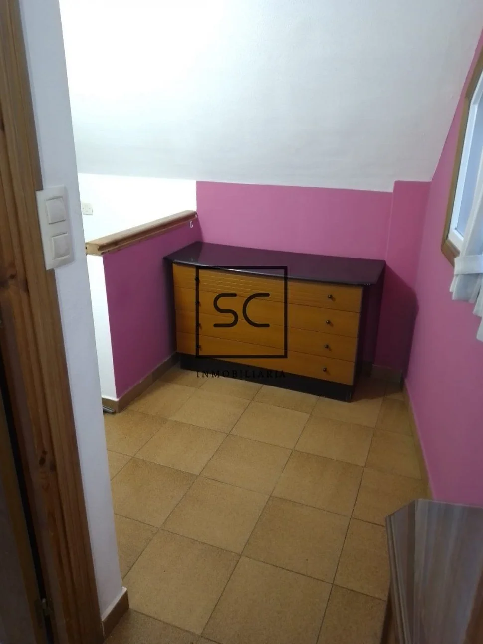 Dúplex transformado en dos viviendas en eirís, a coruña