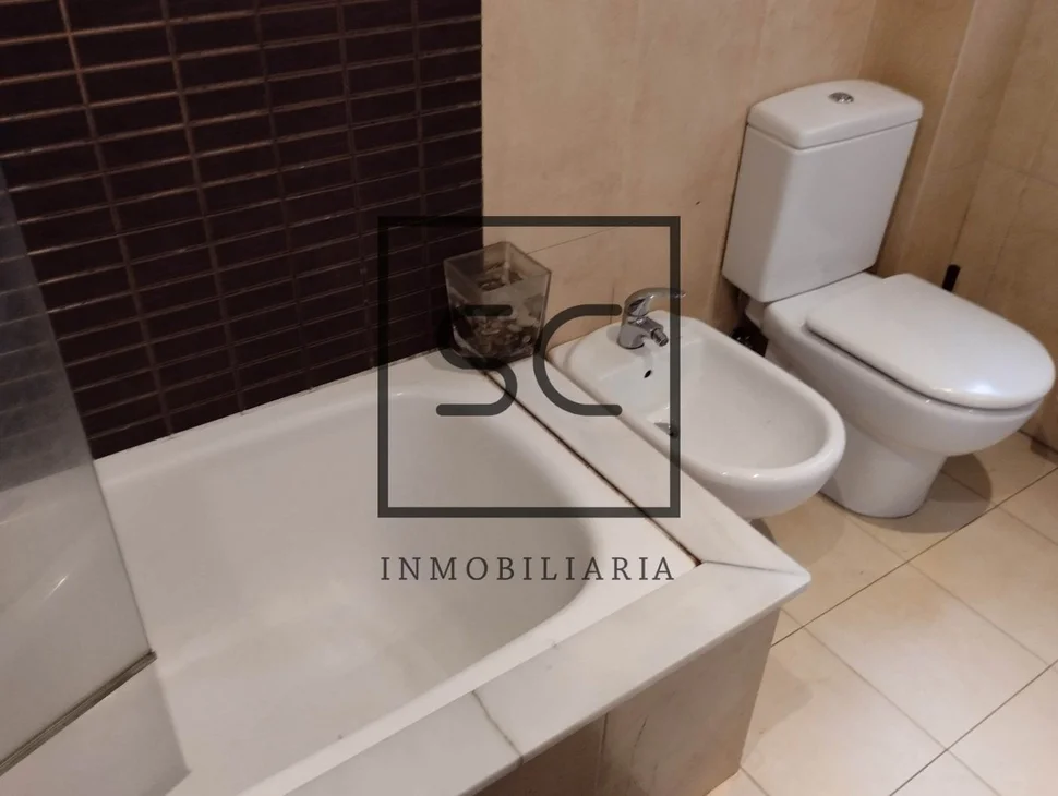 Piso con ascensor, garaje y trastero en sada, sada