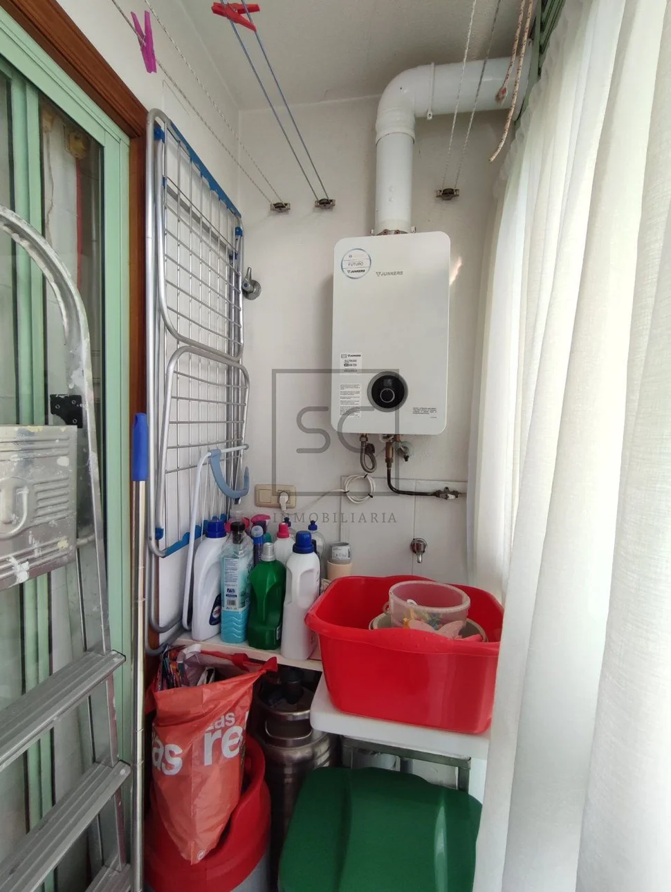 Coqueto piso semiamueblado en la zona de santa cecilia