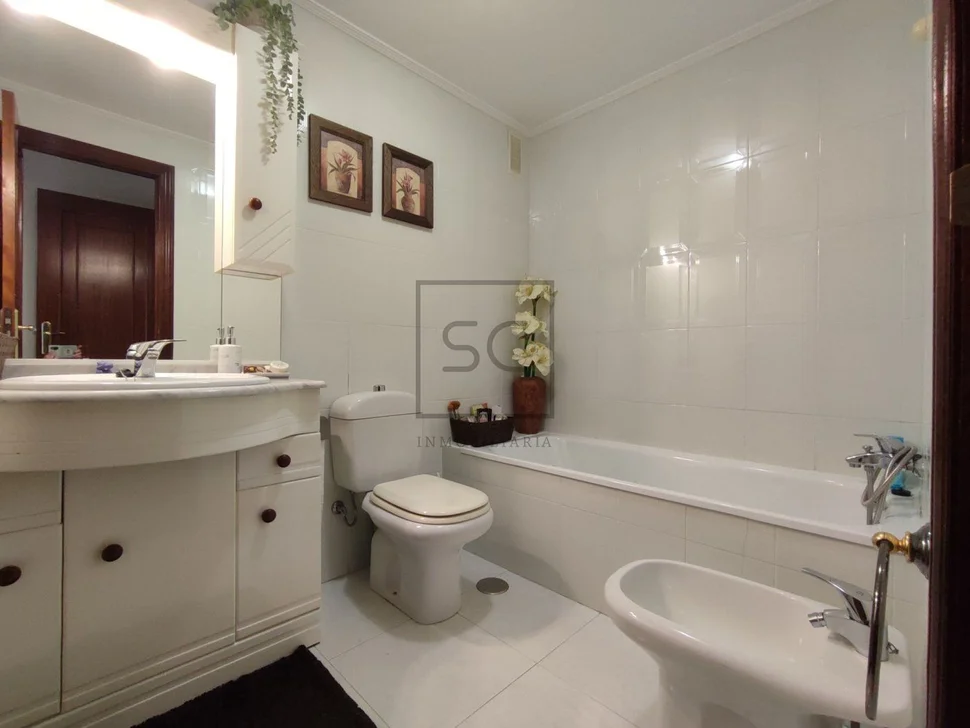 Coqueto piso semiamueblado en la zona de santa cecilia