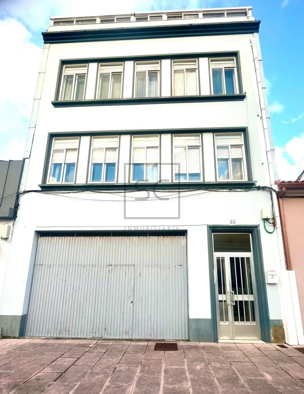 Primer piso con garaje, patio y bodega en bertón, ferrol
