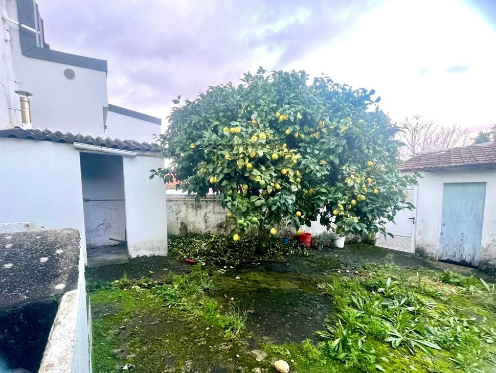 Primer piso con garaje, patio y bodega en bertón, ferrol