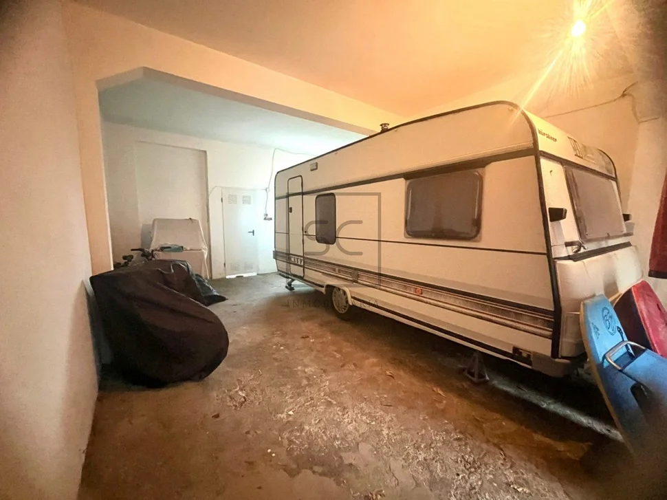 Primer piso con garaje, patio y bodega en bertón, ferrol