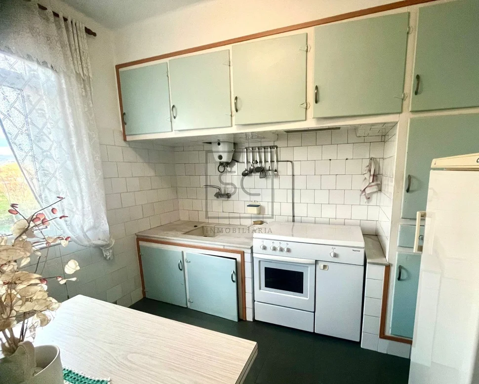 Primer piso con garaje, patio y bodega en bertón, ferrol