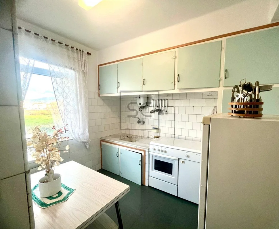 Primer piso con garaje, patio y bodega en bertón, ferrol