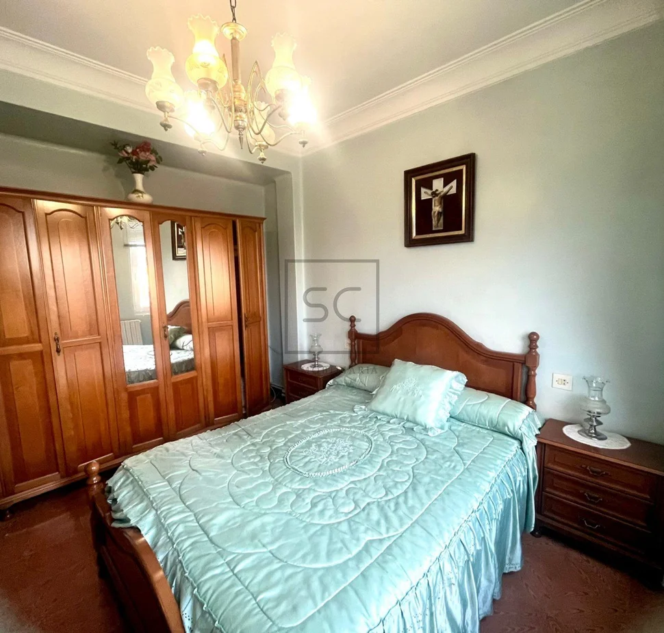 Primer piso con garaje, patio y bodega en bertón, ferrol