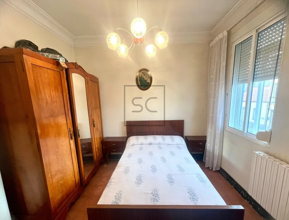 Primer piso con garaje, patio y bodega en bertón, ferrol