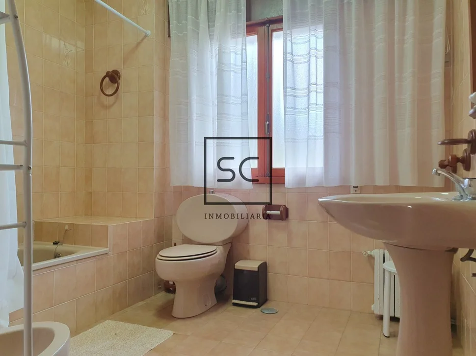 Chalet con finca y bodegas en trasanquellos, cesuras