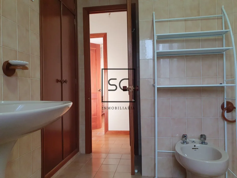 Chalet con finca y bodegas en trasanquellos, cesuras