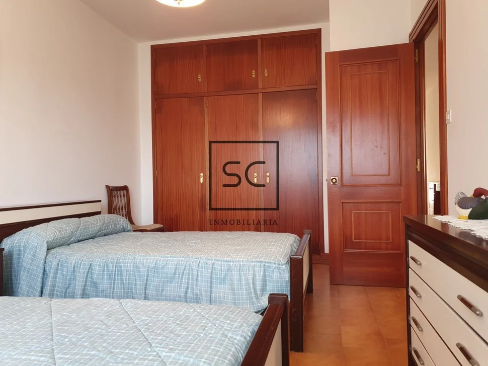 Chalet con finca y bodegas en trasanquellos, cesuras