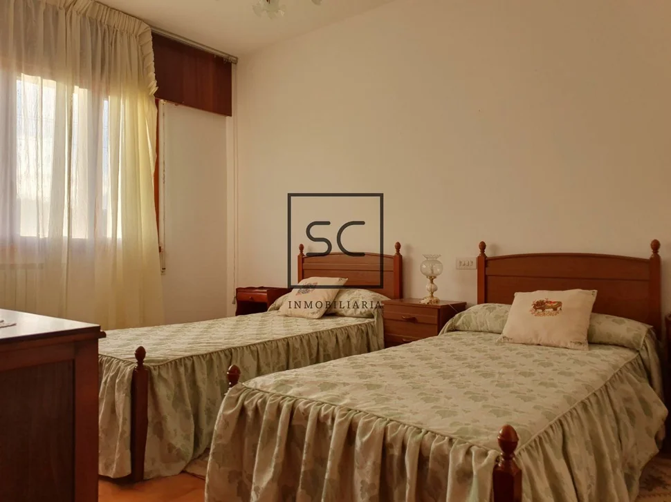 Chalet con finca y bodegas en trasanquellos, cesuras