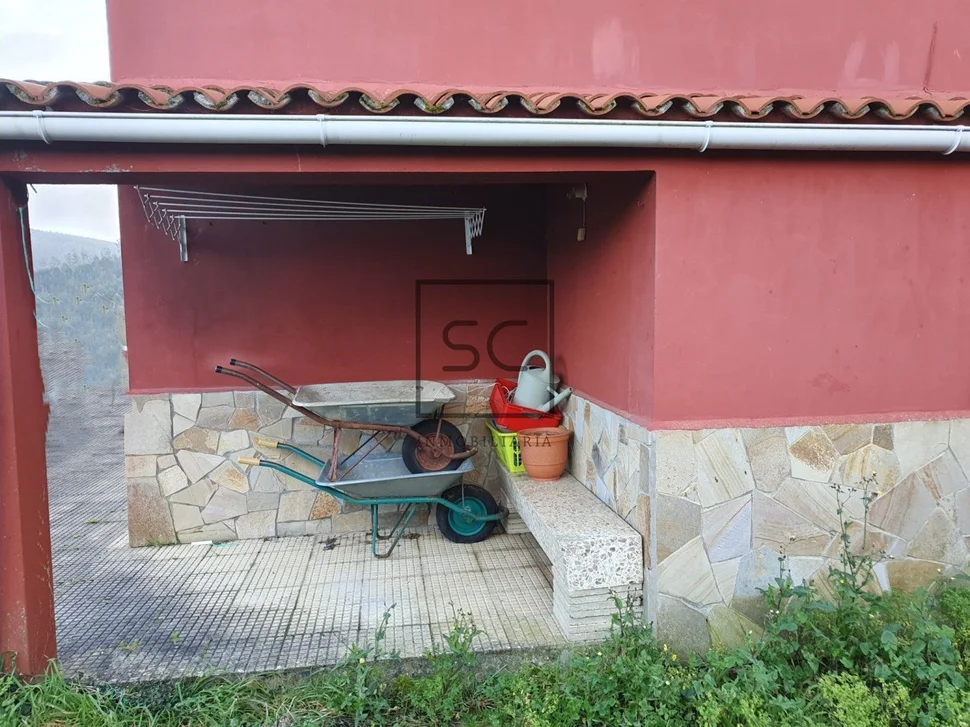 Chalet con finca y bodegas en trasanquellos, cesuras