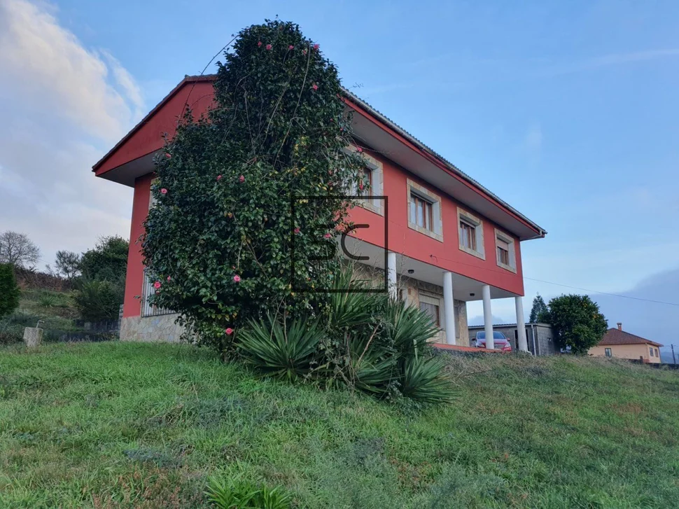 Chalet con finca y bodegas en trasanquellos, cesuras