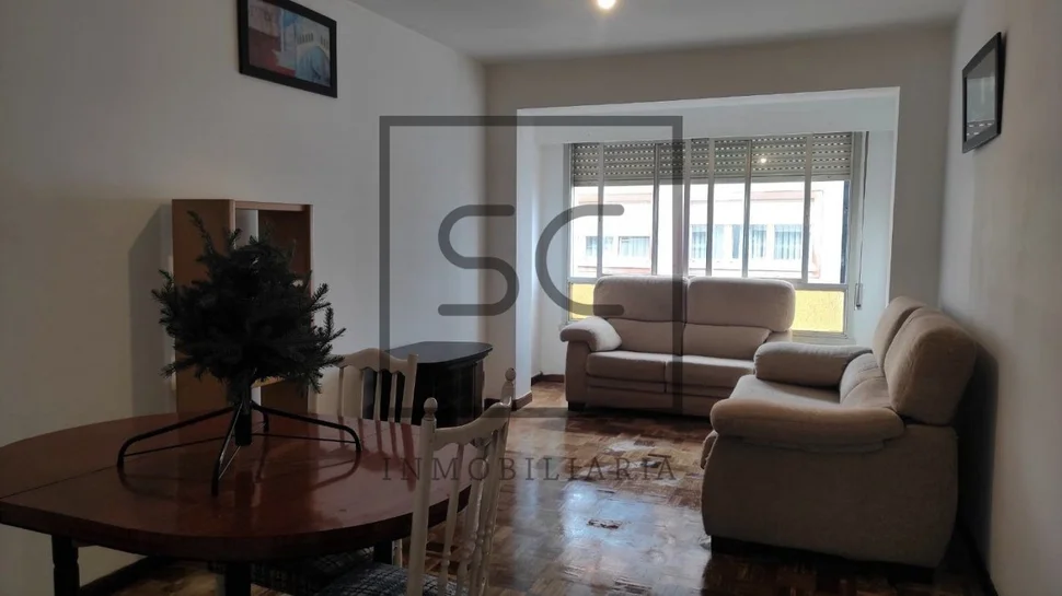 Piso amplio para reformar parcialmente