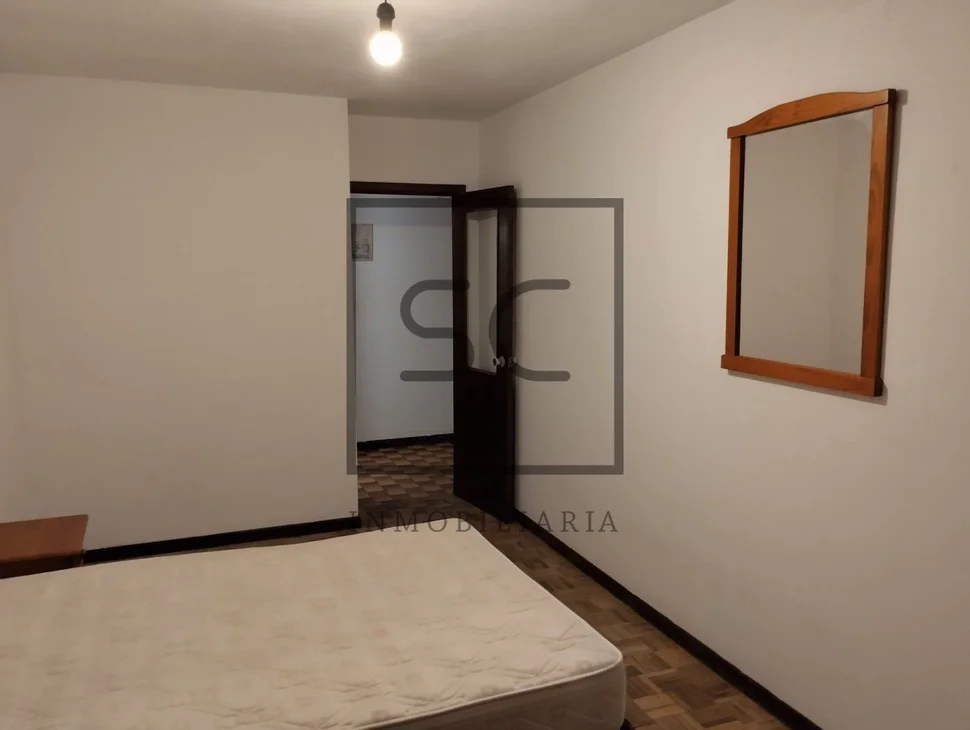 Piso amplio para reformar parcialmente