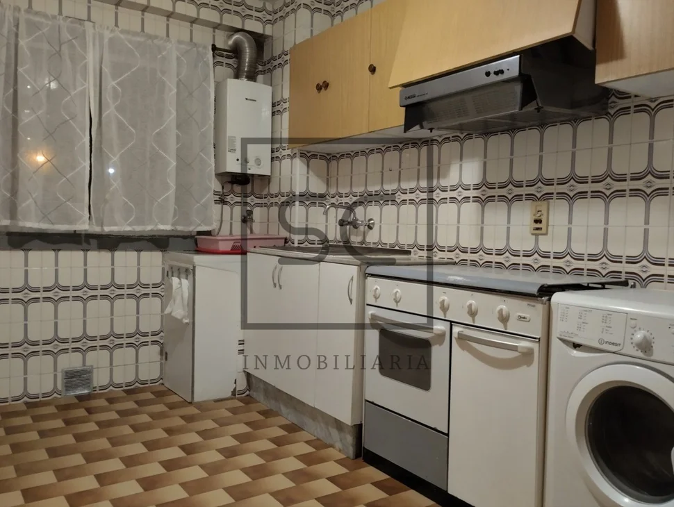 Piso amplio para reformar parcialmente