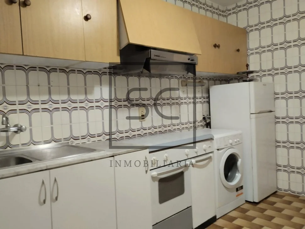 Piso amplio para reformar parcialmente