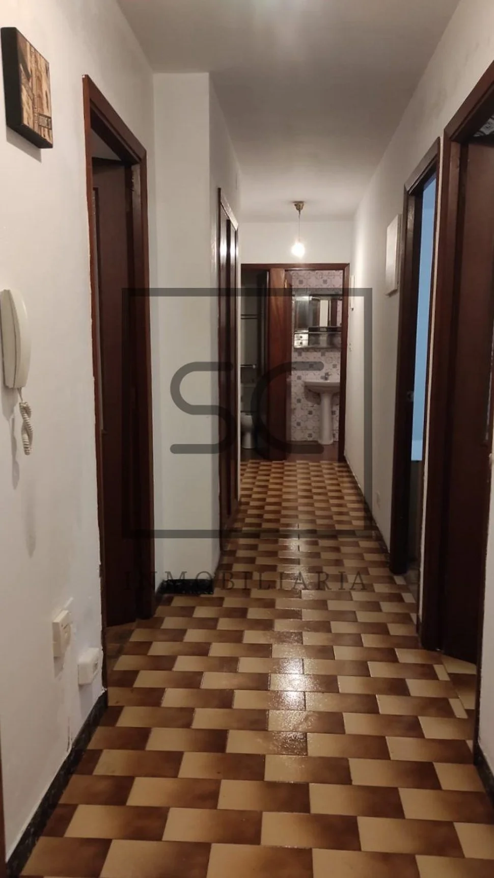 Piso amplio para reformar parcialmente