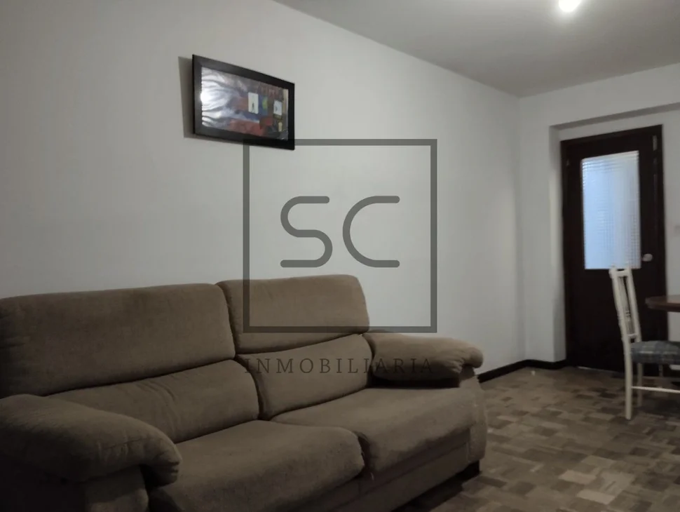 Piso amplio para reformar parcialmente