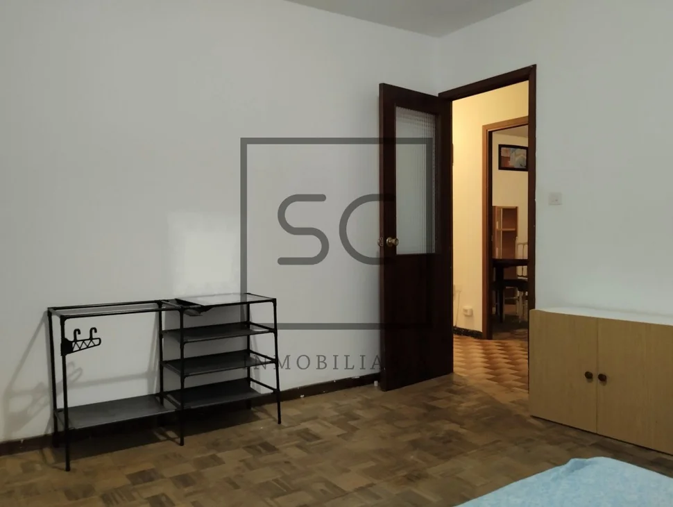 Piso amplio para reformar parcialmente