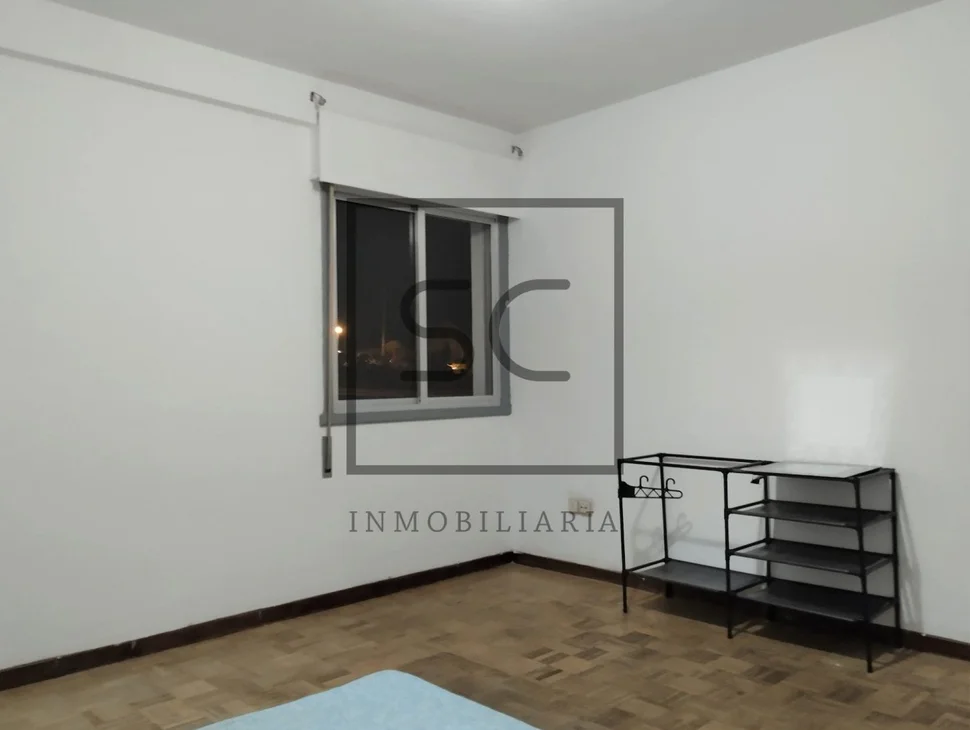 Piso amplio para reformar parcialmente