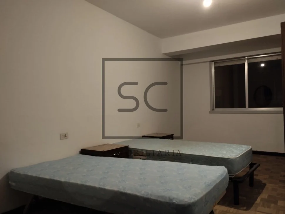 Piso amplio para reformar parcialmente