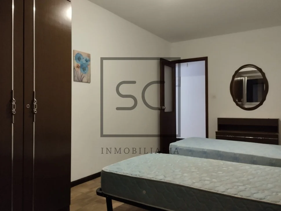 Piso amplio para reformar parcialmente