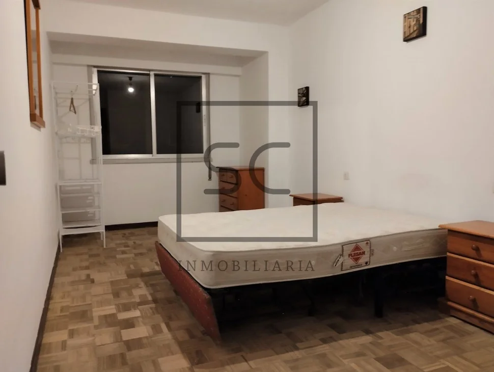 Piso amplio para reformar parcialmente