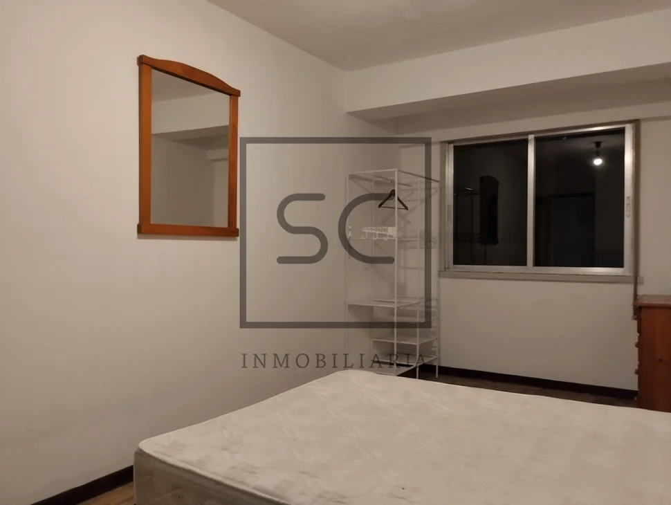 Piso amplio para reformar parcialmente