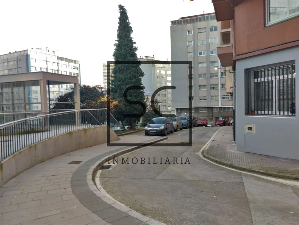 Piso amplio y luminoso en os castros, a coruña