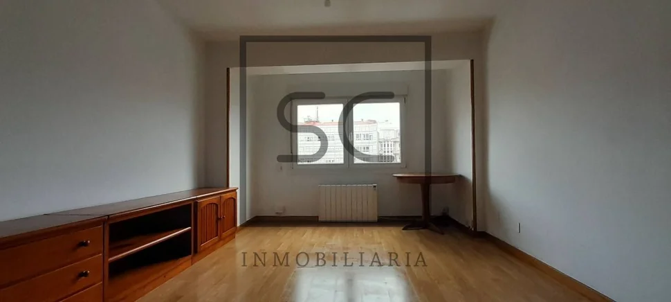 Piso amplio y luminoso en os castros, a coruña