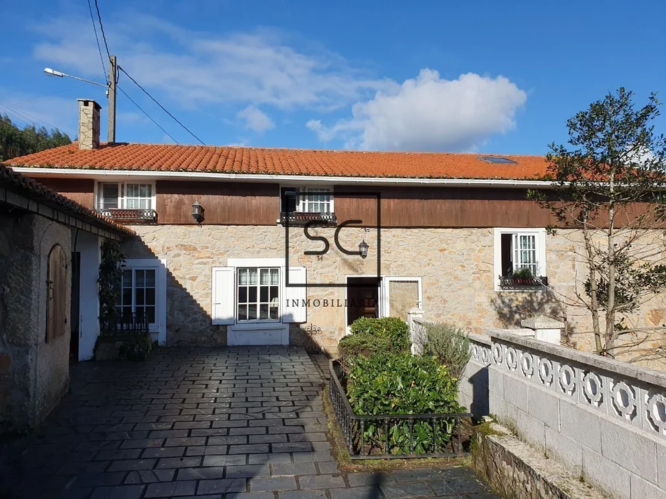Casa con hórreo en esmelle, ferrol