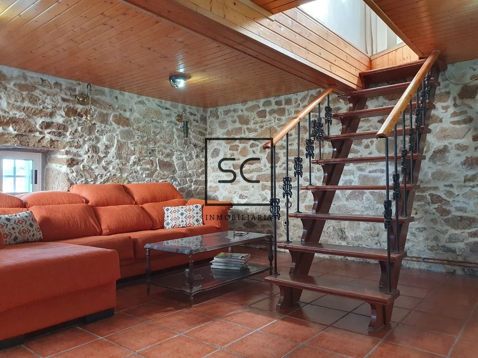 Casa con hórreo en esmelle, ferrol