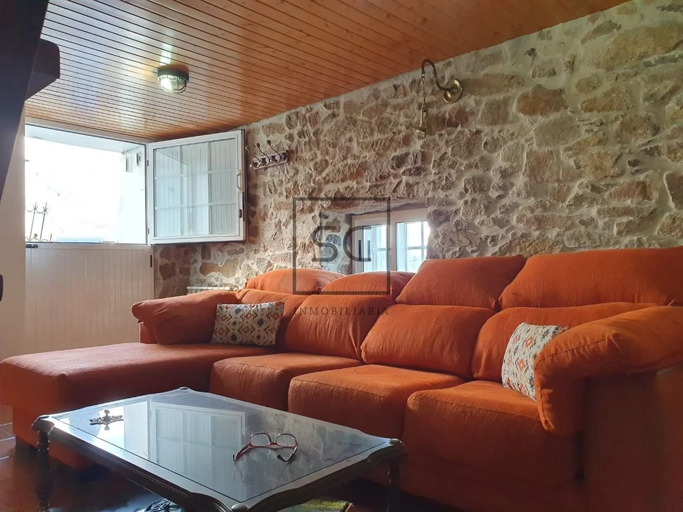 Casa con hórreo en esmelle, ferrol