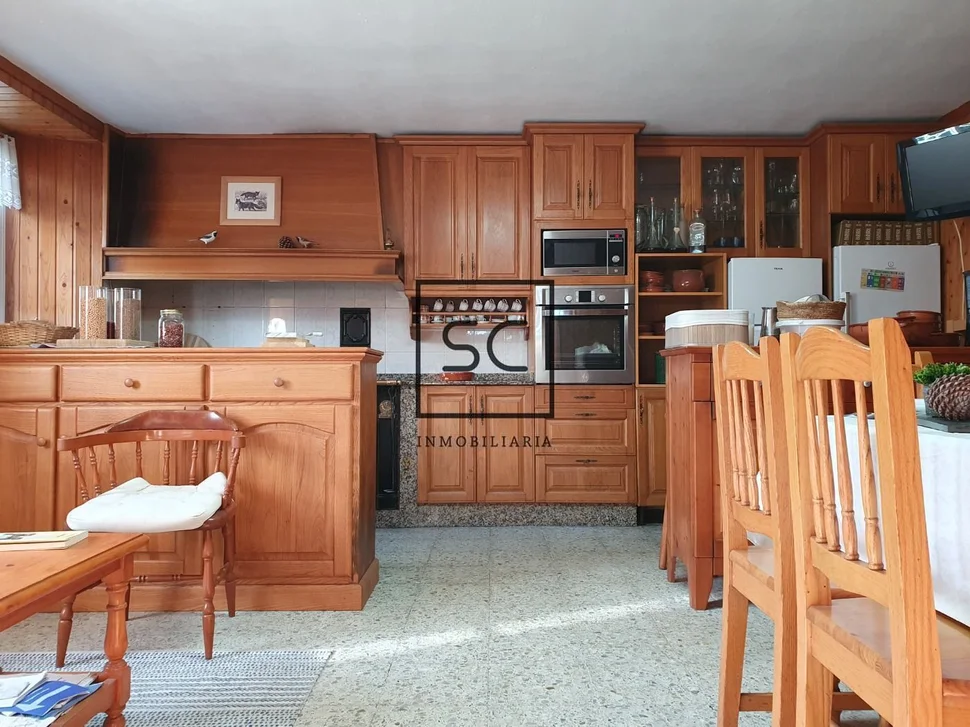 Casa con hórreo en esmelle, ferrol