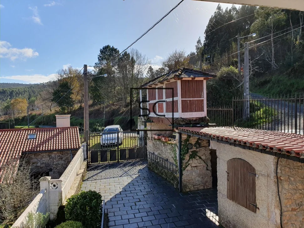 Casa con hórreo en esmelle, ferrol