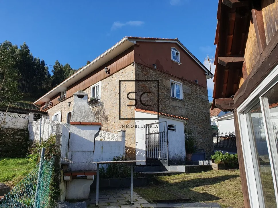 Casa con hórreo en esmelle, ferrol