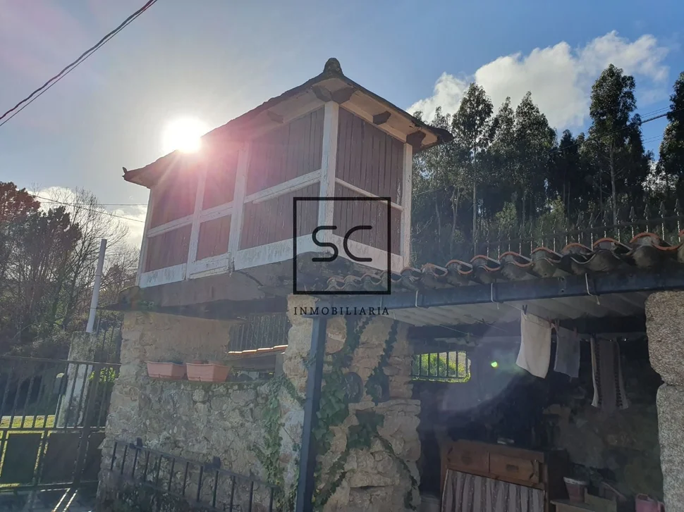 Casa con hórreo en esmelle, ferrol