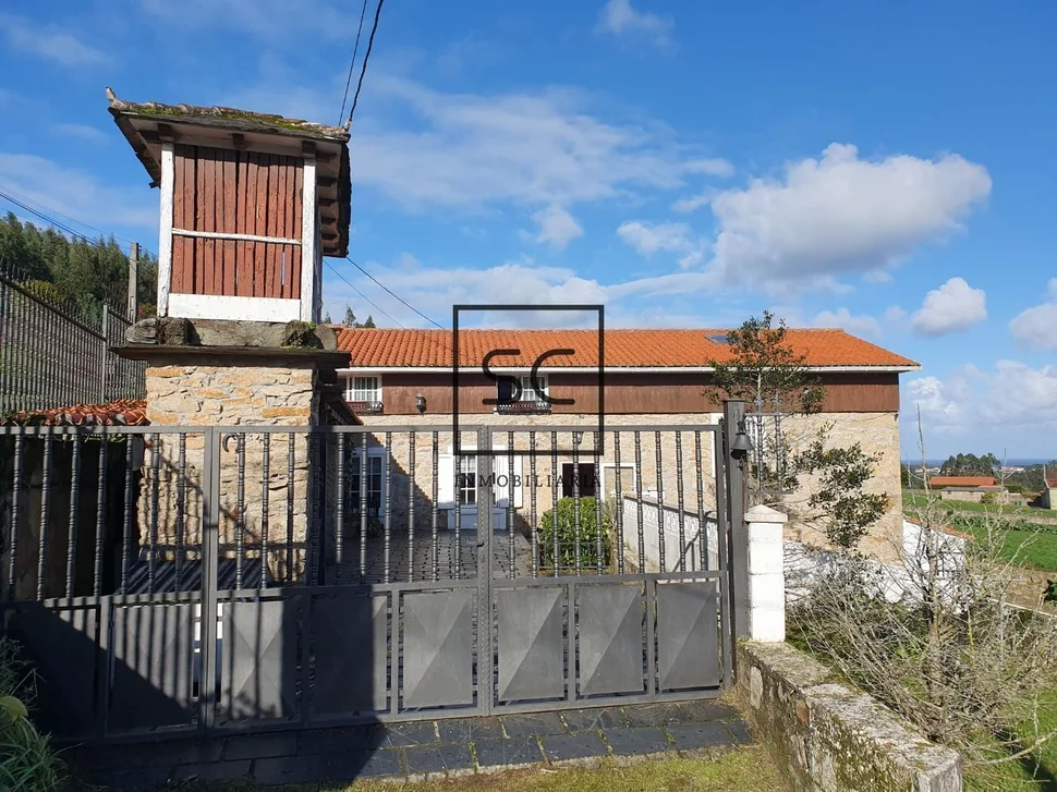 Casa con hórreo en esmelle, ferrol