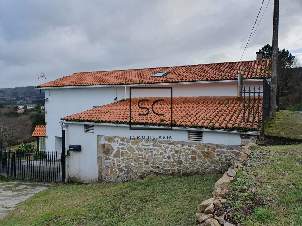 Casa con hórreo en esmelle, ferrol