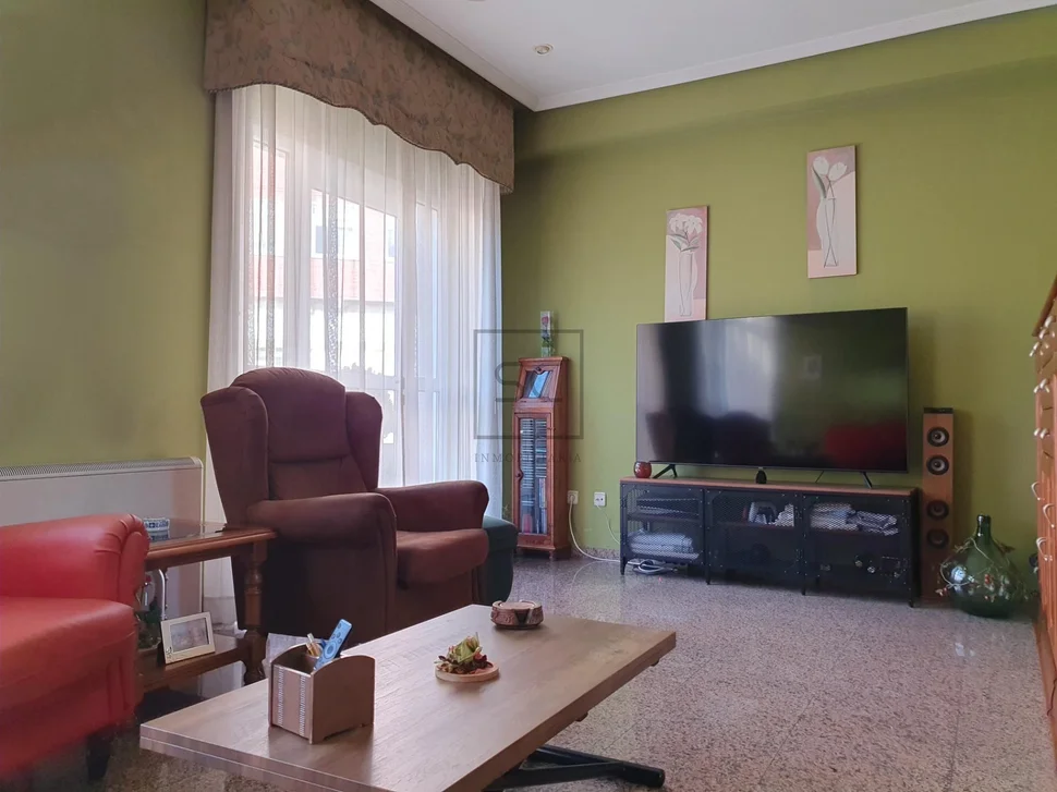 Chalet con ascensor y 2 plazas de garaje en el alto castaño, narón