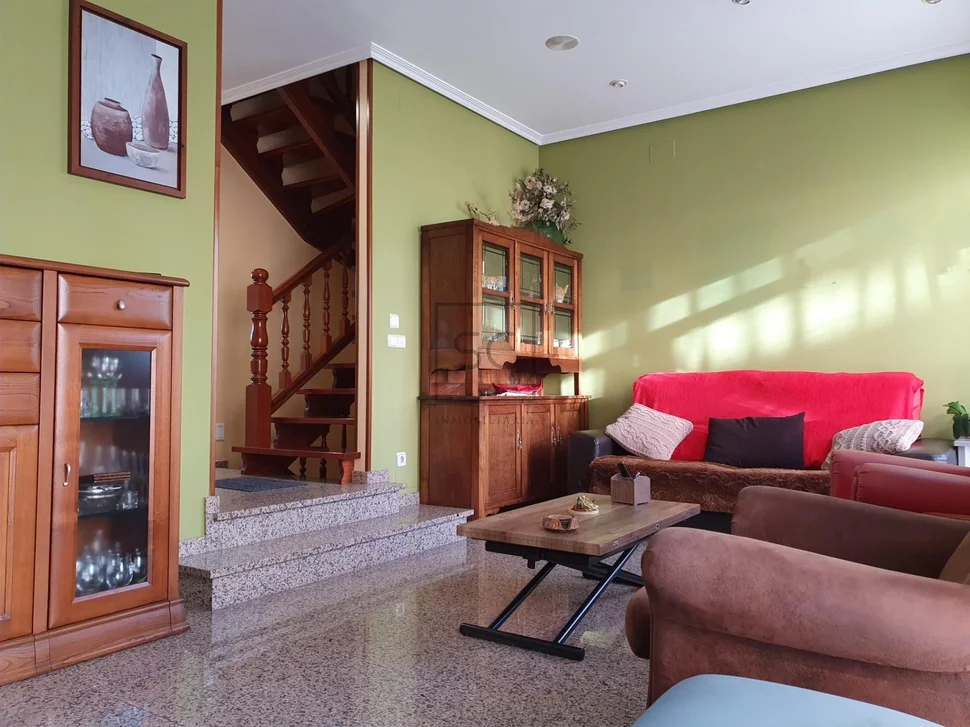 Chalet con ascensor y 2 plazas de garaje en el alto castaño, narón