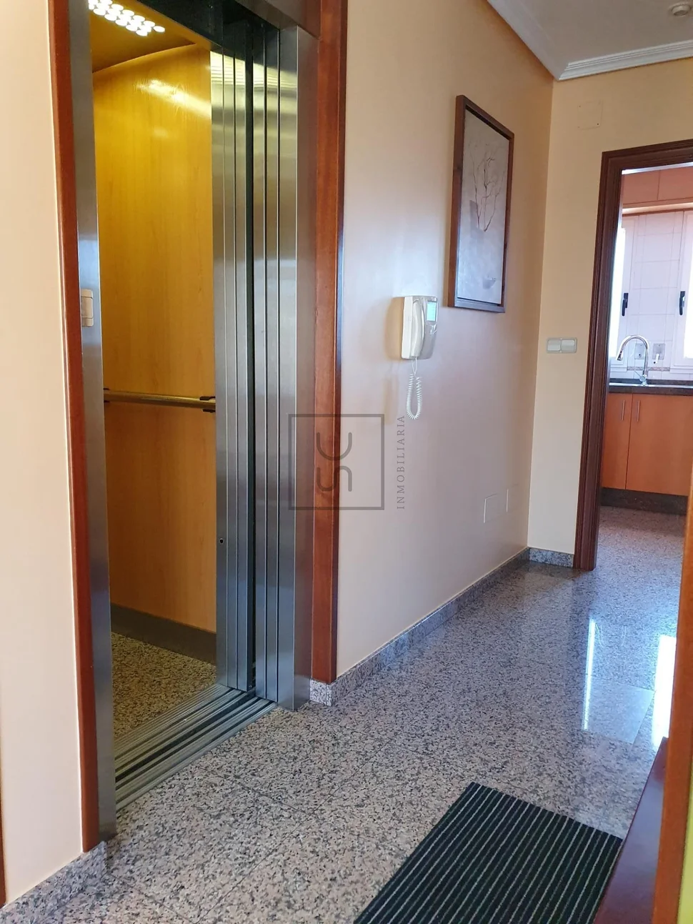 Chalet con ascensor y 2 plazas de garaje en el alto castaño, narón