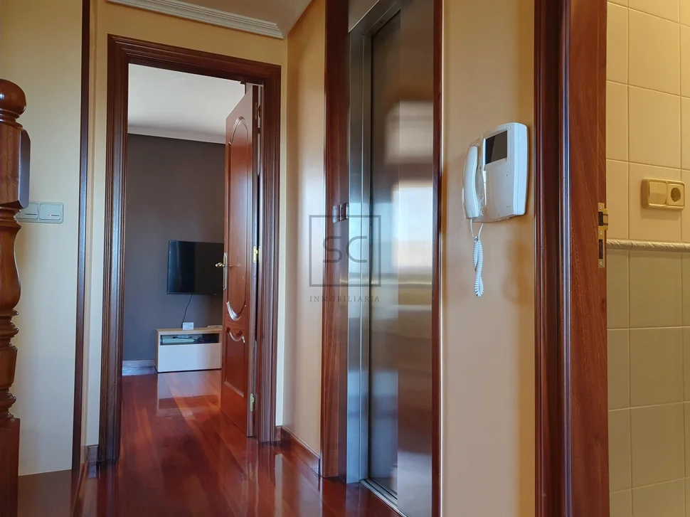 Chalet con ascensor y 2 plazas de garaje en el alto castaño, narón