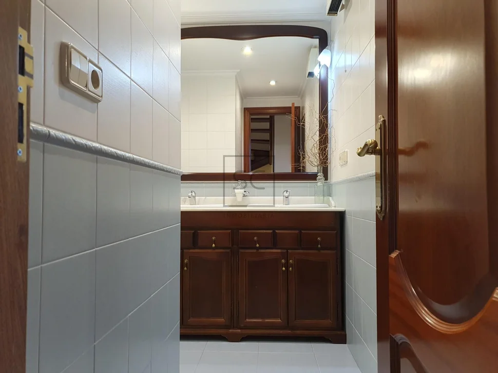 Chalet con ascensor y 2 plazas de garaje en el alto castaño, narón