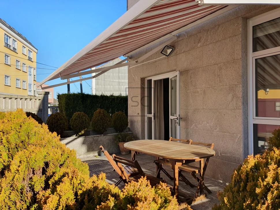 Chalet con ascensor y 2 plazas de garaje en el alto castaño, narón